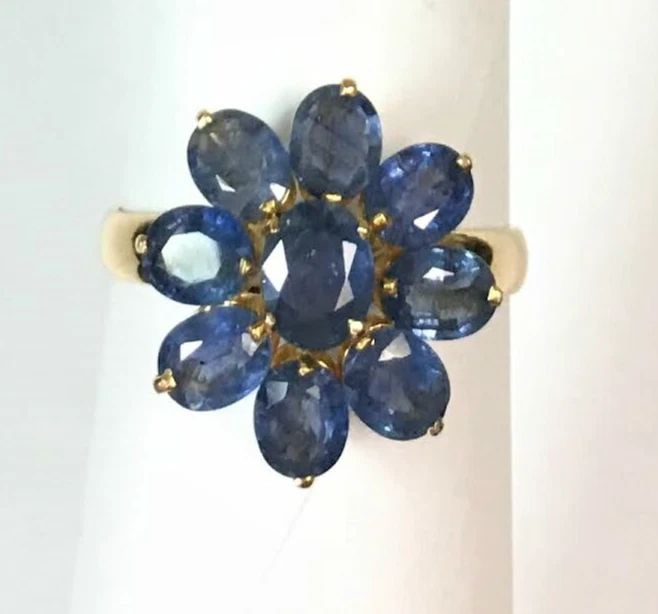 14K YELLOW GOLD FLOWER STYLE RING WITH 3.1CTS NATURAL SAPPHIRES 3.6 GRAMS: 14K YELLOW GOLD FLOWER STYLE RING WITH 3.1CTS NATURAL SAPPHIRES 14k Yellow Gold flower style ring with 3.1cts Natural Sapphires You are bidding on a pre-owned 14k Yellow Gold flower style ring with Na