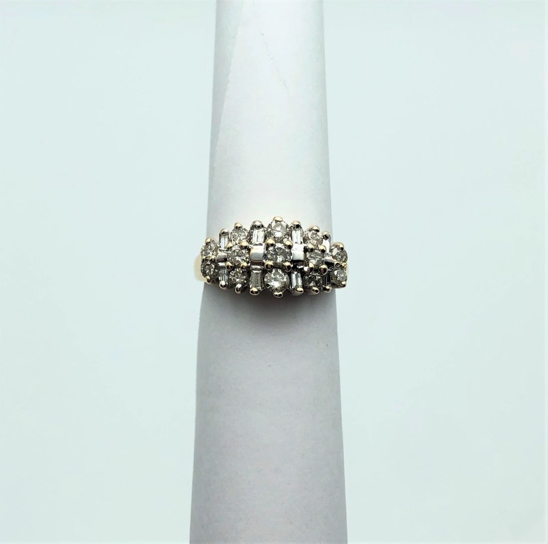 10K GOLD RING WITH ROUND AND BAGUETTE DIAMONDS 1.10CTTW (SIZE: 6.25) (1 of 2)