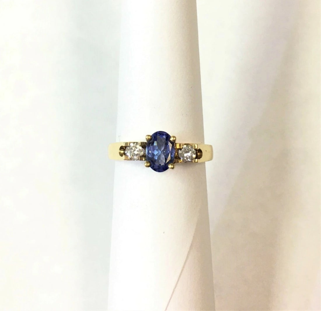 18K GOLD RING WITH CENTER OVAL TANZANITE AND DIAMONDS (SIZE: 7) (1 of 2)