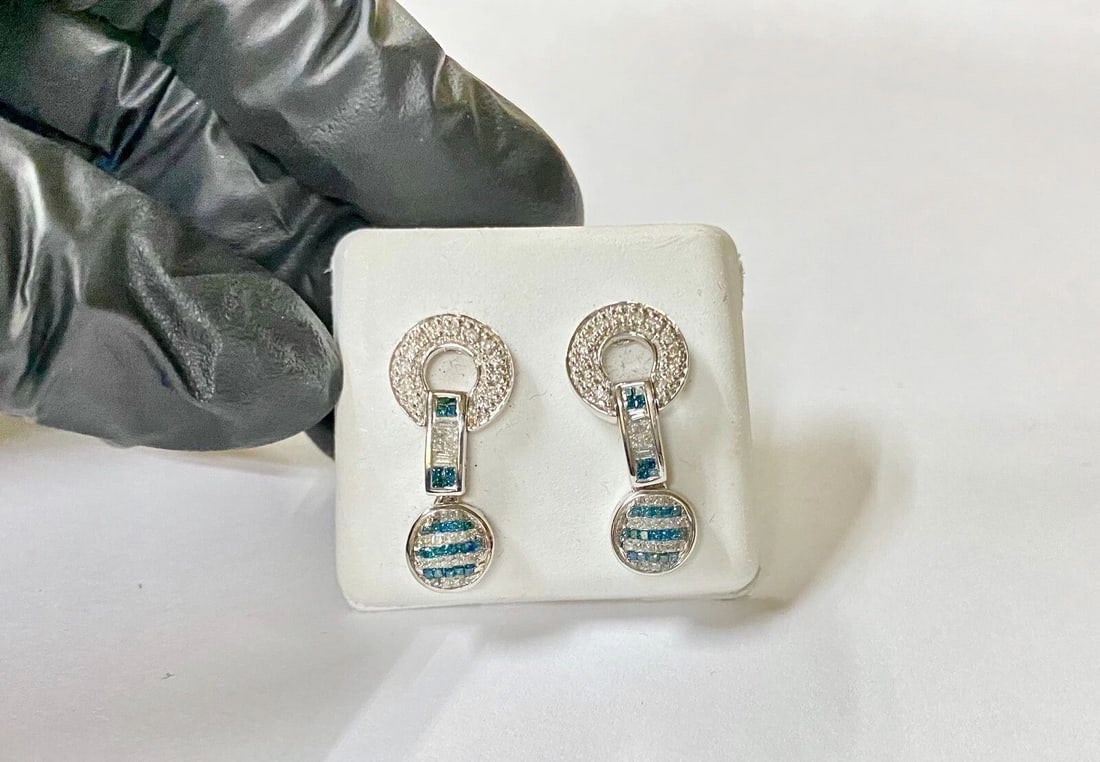 14K WHITE GOLD EARRINGS WITH 1.0CTS BLUE AND WHITE DIAMONDS: 14K WHITE GOLD EARRINGS WITH 1.0CTS BLUE AND WHITE DIAMONDS 14k White Gold Earrings with 1.0CTS Blue and White Diamonds You are bidding on a new with tags 14k White Gold Earrings with Blue and White D