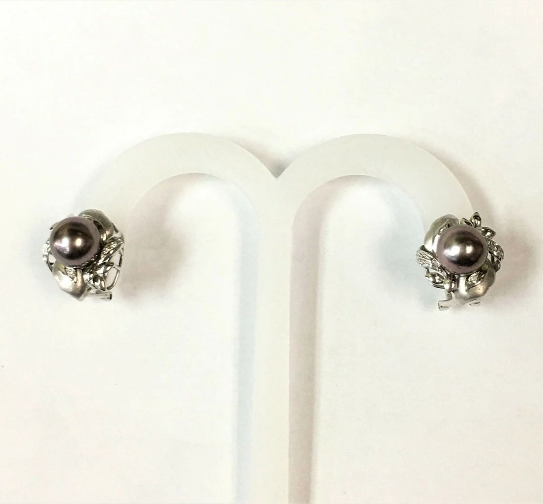 VINTAGE 14K WHITE GOLD EARRINGS WITH TAHITIAN PEARLS AND DIAMONDS W/ OMEGA BACK: VINTAGE 14K WHITE GOLD EARRINGS WITH TAHITIAN PEARLS AND DIAMONDS W/ OMEGA BACK Vintage 14k White Gold Earrings with Tahitian Pearls and Diamonds You are bidding on a pre-owned Vintage 14k White Gold