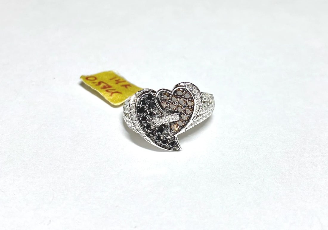 WOMEN'S 14K WHITE GOLD HEART RING WITH 0.59CT CHAMPAGNE/BLACK/WHITE DIAMONDS: Women's 14k White Gold Heart Ring with 0.59CT Champagne/Black/White Diamonds You are bidding on a pre-owned Women's 14k White Gold Heart Ring with 0.59CT Champagne/Black/White Diamonds. The ring has m