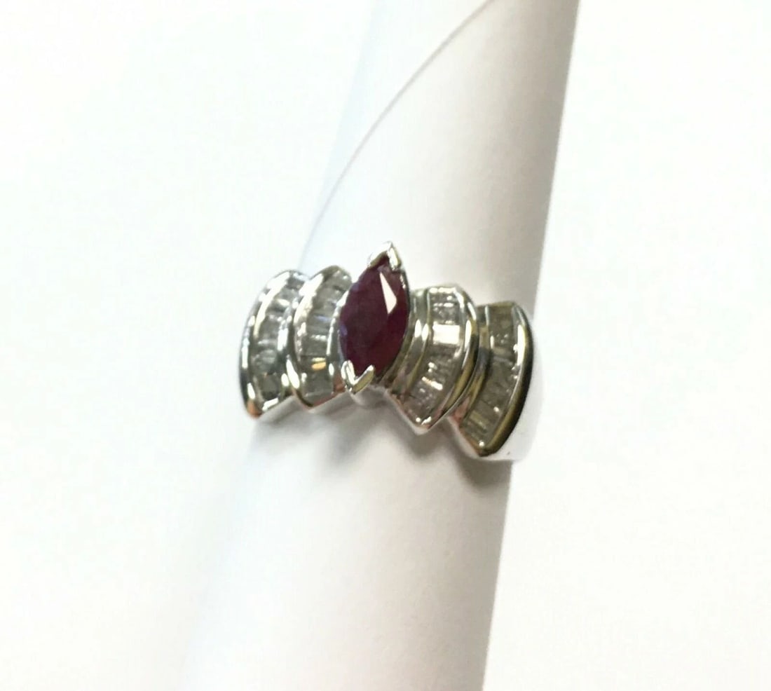 14K WHITE GOLD RING WITH NATURAL MARQUISE RUBY AND BAGUETTE DIAMONDS: 14K WHITE GOLD RING WITH NATURAL MARQUISE RUBY AND BAGUETTE DIAMONDS 14k White Gold Ring with Ruby and Baguette Diamonds You are bidding on a pre-owned 14k White Gold Ring with Ruby and Baguette Diamo