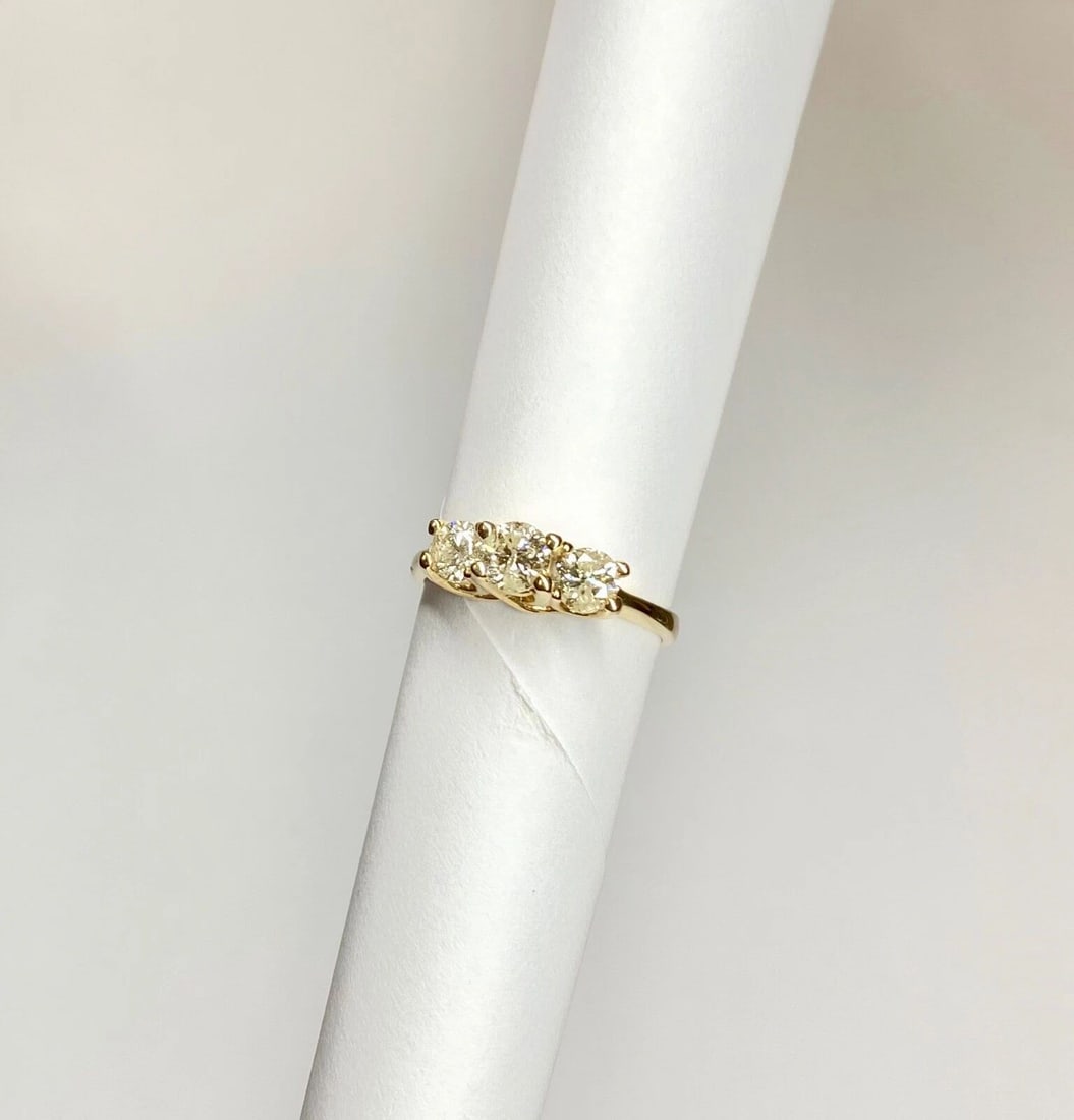 WOMEN'S 14K YELLOW GOLD 3 STONE RING WITH 1CT DIAMONDS (SIZE 7.25) (1 of 2)