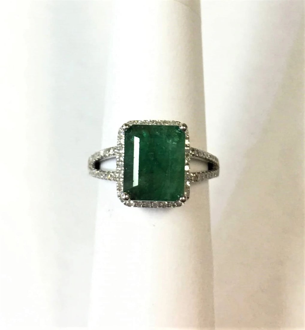 14K WHITE GOLD RING WITH NATURAL EMERALD AND DIAMONDS (SIZE: 6.25) (1 of 2)