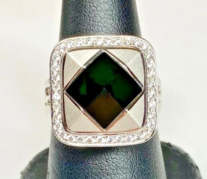 WOMEN'S 14K WHITE GOLD ONYX RING WITH CUBIC ZIRCONIA STONES AND DOLPHIN PROFILE: Women's 14k White Gold Onyx Ring with Cubic Zirconia Stones You are bidding on a pre-owned Women's 14k White Gold Onyx Ring with Cubic Zirconia Stones. The ring has minor scuffs and scratches from nor