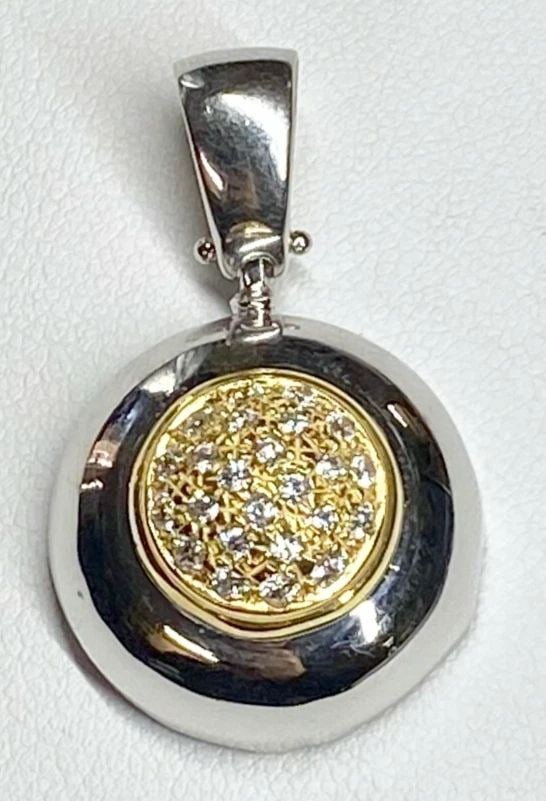 WOMEN'S 18K WHITE/YELLOW GOLD PENDANT WITH WHITE CUBIC ZIRCONIA 7.3G: Women's 18k White/yellow Gold Pendant with White Cubic Zirconia You are bidding on a pre-owned Women's 18k White/yellow Gold Pendant with White Cubic Zirconia. The pendant has minor scuffs and scratch