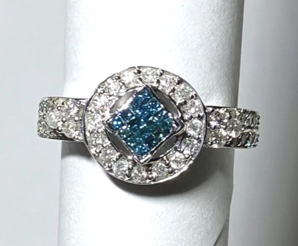 WOMEN'S 14K WHITE GOLD RING WITH 0.80CTS BLUE AND WHITE DIAMONDS (SIZE 7) 5.7GR (1 of 2)
