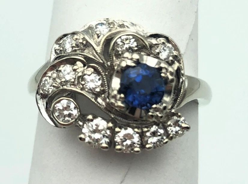 14K WHITE GOLD RING WITH NATURAL SAPPHIRE AND DIAMONDS (SIZE: 8.25) 4.9 GRAMS (1 of 2)