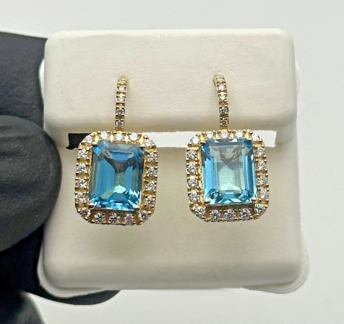 EFFY 14K GOLD EARRINGS WITH BLUE TOPAZ AND 0.75CTS OF VS CLARITY DIAMONDS 4.9G: EFFY 14k Gold Earrings with Blue Topaz and 0.75cts of VS clarity Diamonds Condition: Like New, have been fully buffed cleaned and polished by our in house Jewelers Material: 14k Yellow Gold Weight: 4.