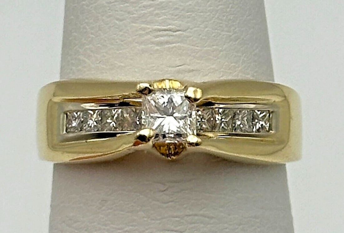 14K YELLOW GOLD RING WITH 0.63CTS OF PRINCESS CUT DIAMONDS SIZE: 6.25 5.8G (1 of 2)