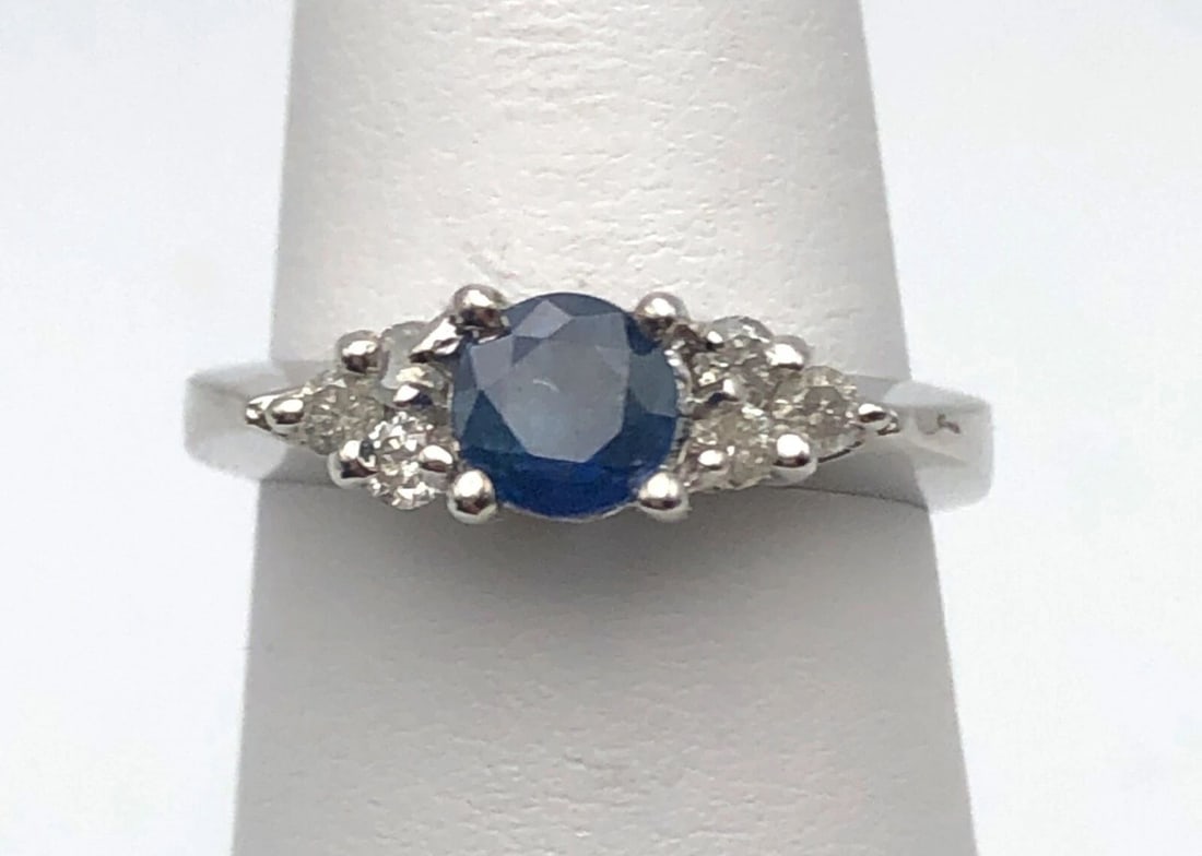 14K WHITE GOLD RING WITH BLUE SAPPHIRE AND 0.27CTS OF DIAMONDS SIZE: 6.75 (1 of 2)