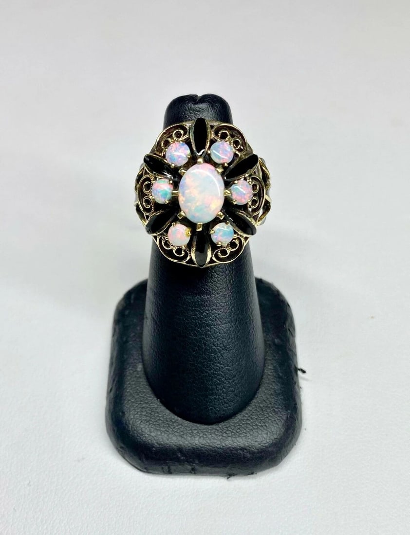 VINTAGE WOMEN'S 10K YELLOW GOLD RING WITH NATURAL OPAL AND BLACK PORCELAIN INLAY (1 of 2)