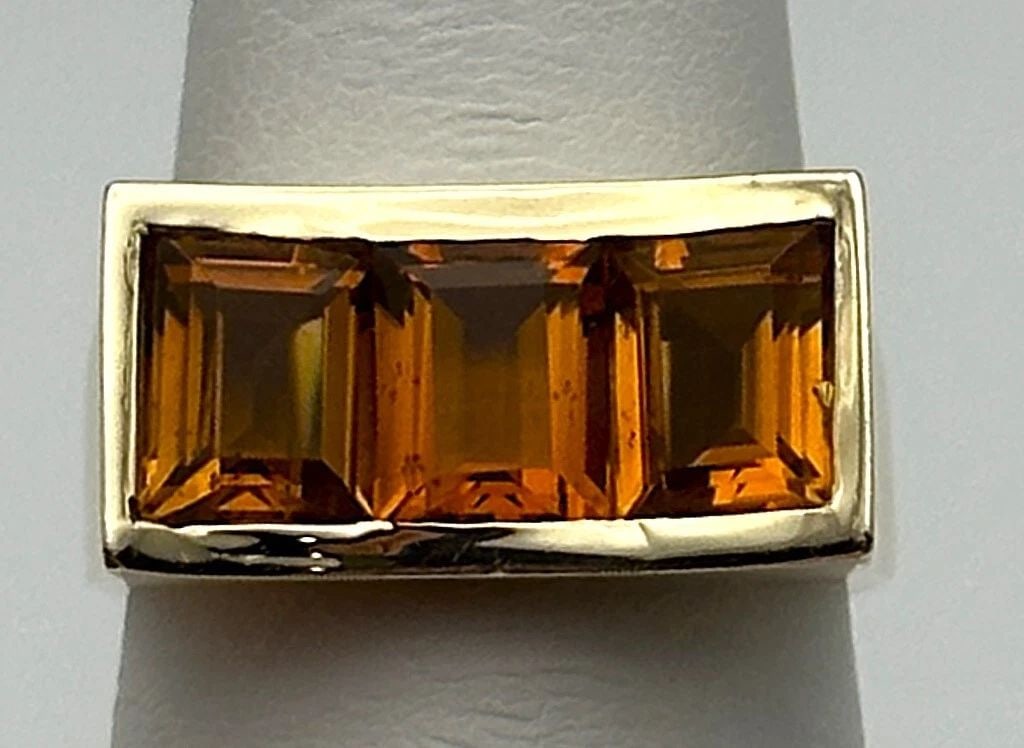 14K GOLD RING WITH THREE CITRINE STONES SIZE: 6.75 (1 of 2)
