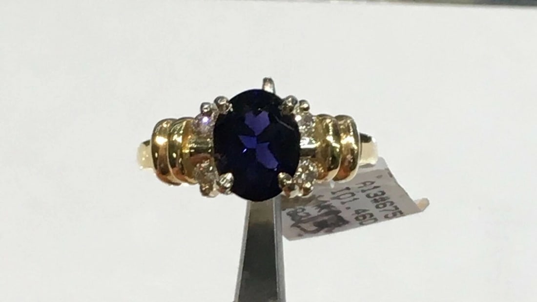 14K YELLOW GOLD RING WITH IOLITE CENTER STONE AND DIAMONDS (SIZE: 6.75) (1 of 2)