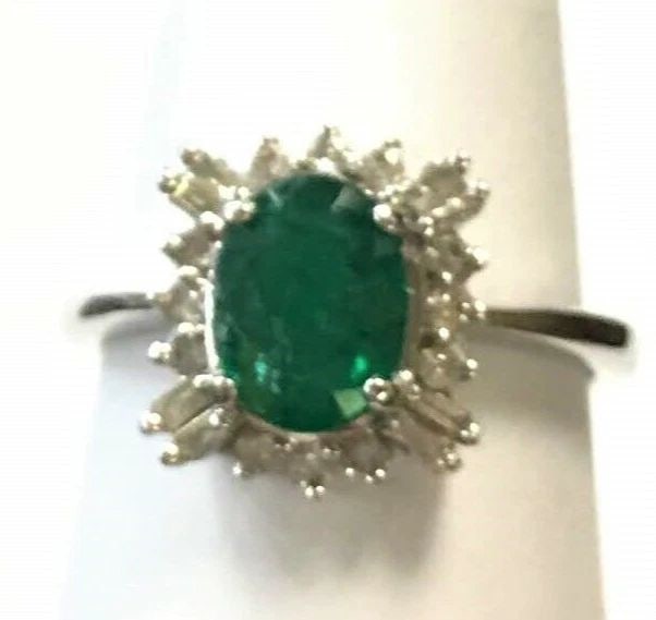14K WHITE GOLD RING WITH DIAMONDS AND CENTER EMERALD (SIZE: 6.5) (1 of 2)