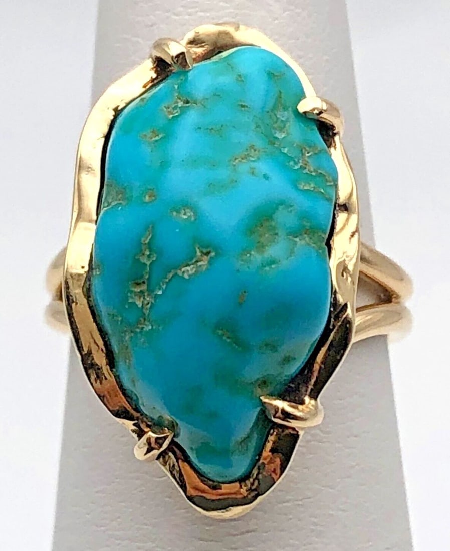 14K YELLOW GOLD RING WITH NATURAL TURQUOISE SIZE: 4.5: 14k Yellow Gold Ring with natural Turquoise Condition: Used, has been fully cleaned Material: 14k Yellow Gold Ring Size: 4.5 Weight: 9.1 grams Top Width: 22.7mm Bottom Width: 3.1mm Stone Info: Center