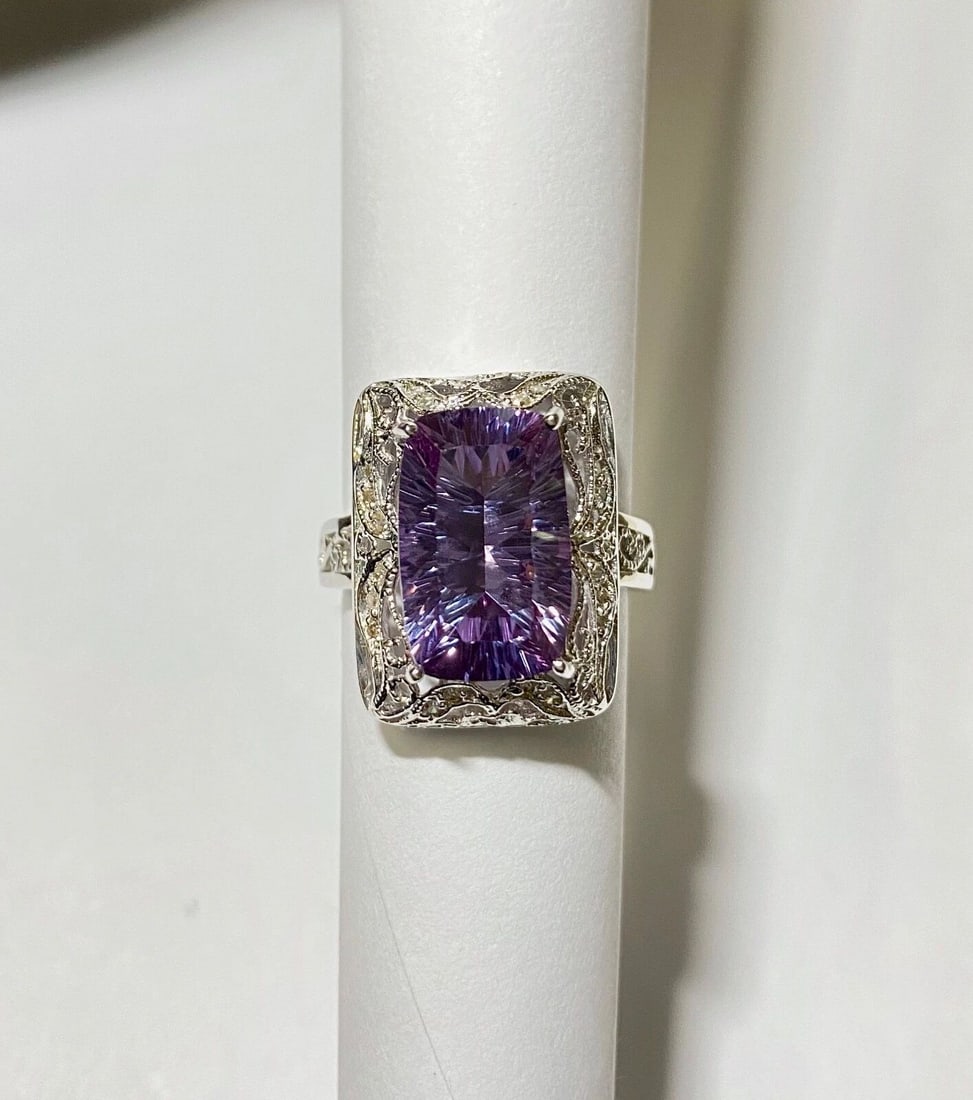 WOMEN'S 14K WHITE GOLD RING WITH AMETHYST AND 0.15CTS DIAMONDS (SIZE 7) (1 of 2)