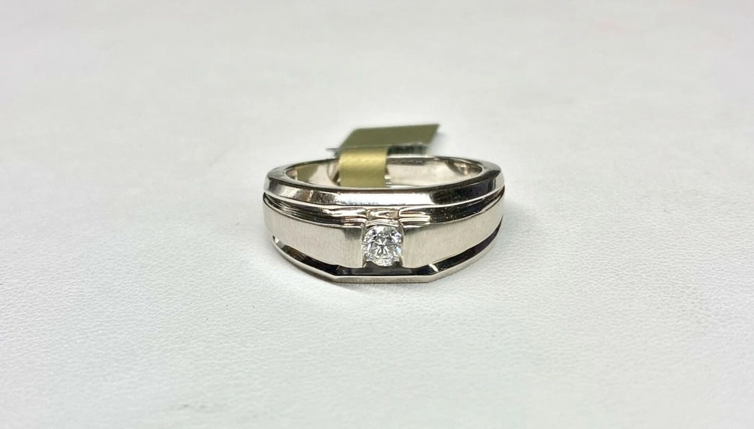 MEN'S 14K WHITE GOLD RING WITH SINGLE 0.20CT ROUND DIAMOND (1 of 2)