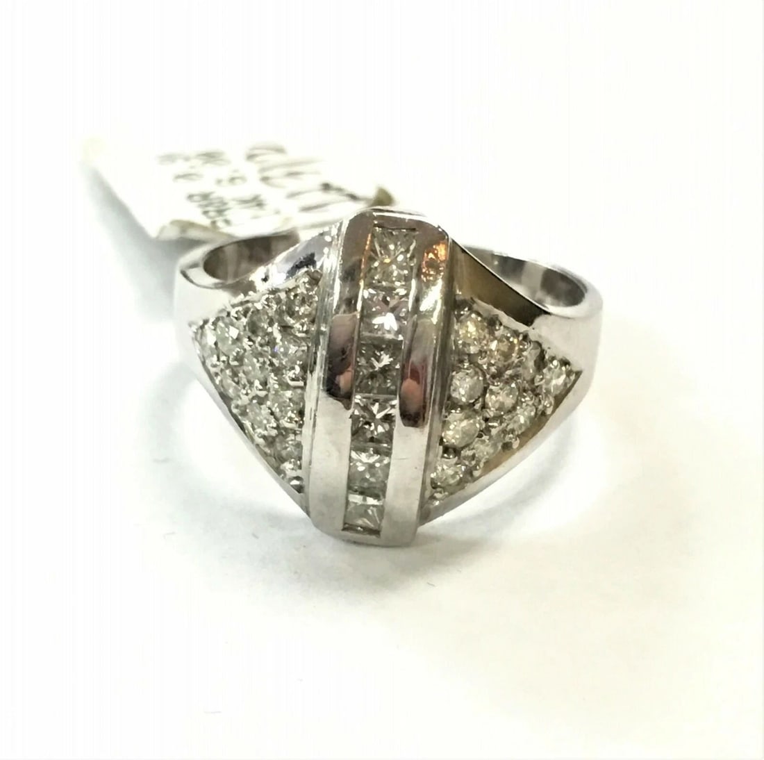 14K WHITE GOLD RING WITH DIAMONDS (SIZE: 7) (1 of 2)