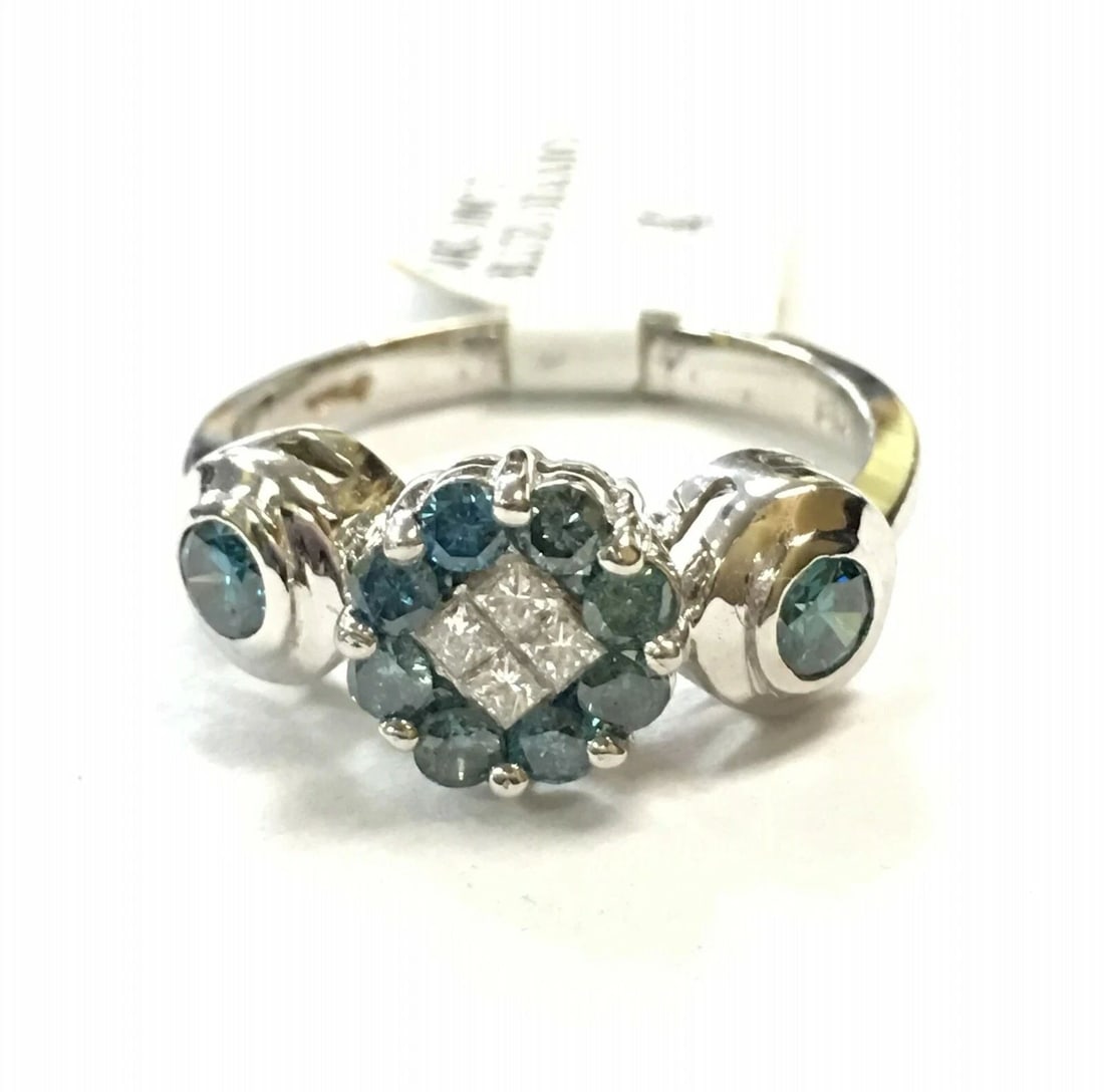 14K WHITE GOLD RING WITH BLUE AND WHITE DIAMONDS (SIZE: 7) (1 of 2)
