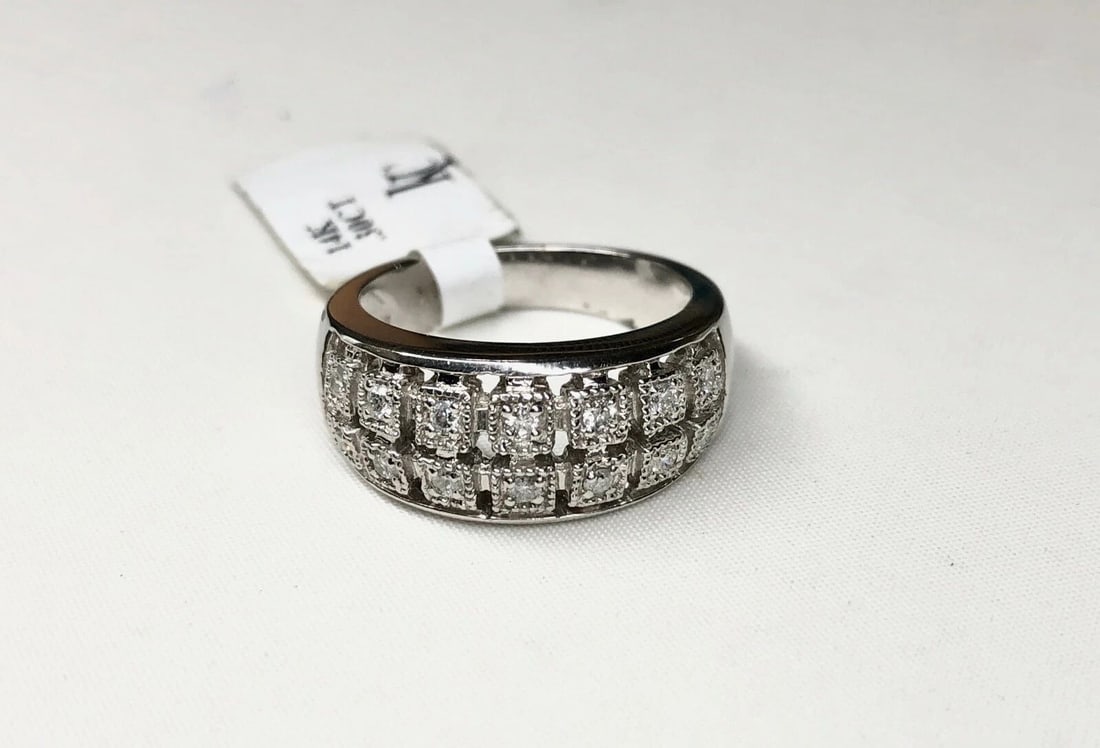 UNISEX 14K WHITE GOLD RING WITH DIAMONDS NEW (1 of 2)