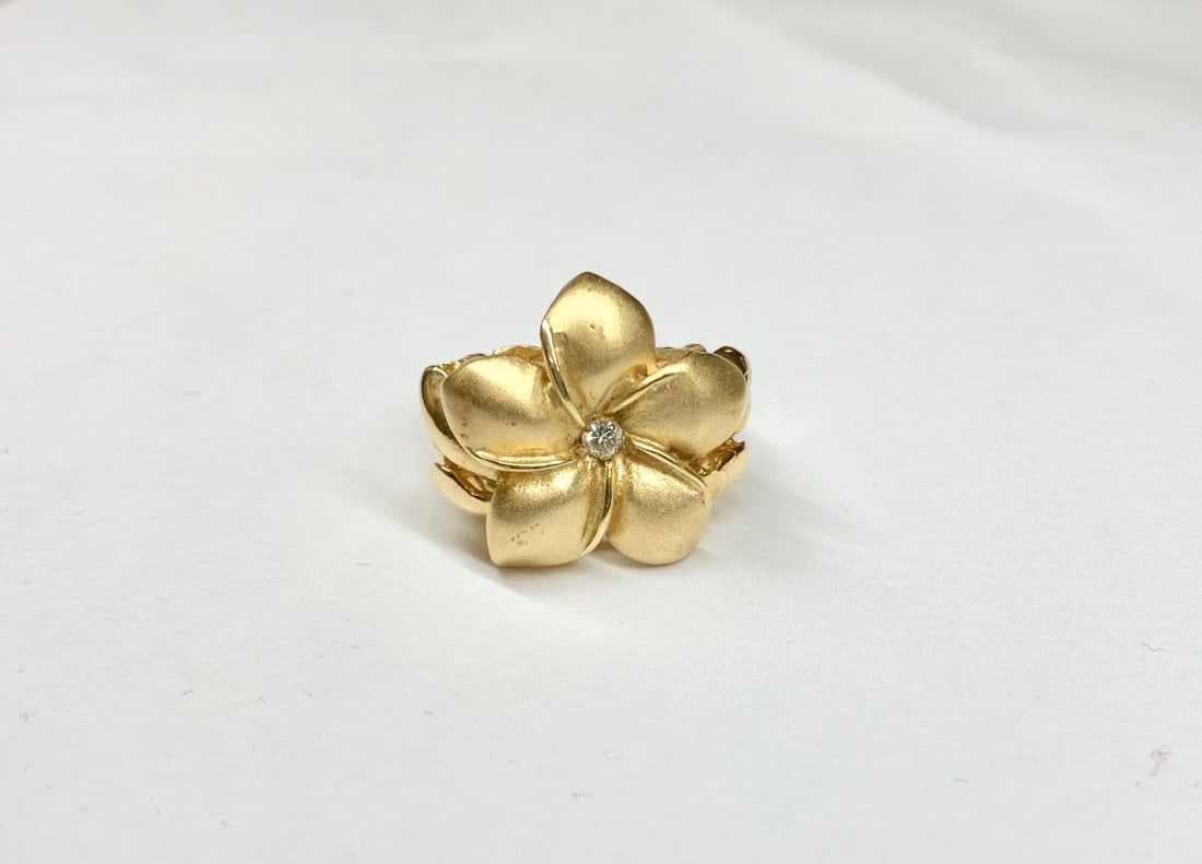 WOMEN'S 14K YELLOW GOLD FLOWER RING WITH 0.06CT DIAMOND (SIZE 8.25) (1 of 2)