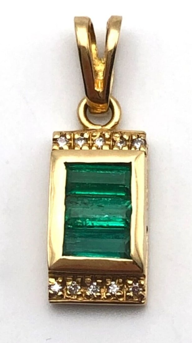 18K GOLD PENDANT SET WITH NATURAL EMERALDS AND 0.05CTS OF DIAMONDS 2.0 GRAMS (1 of 2)