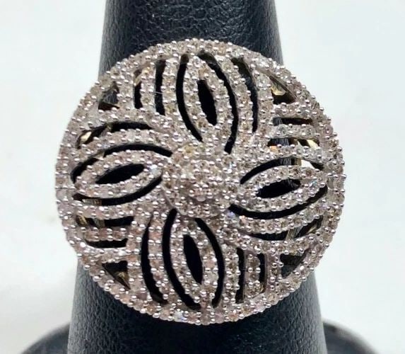 10K YELLOW GOLD RING ROUND UPPER HEAD WITH 0.90CTS OF DIAMONDS SIZE: 6.5 (1 of 2)