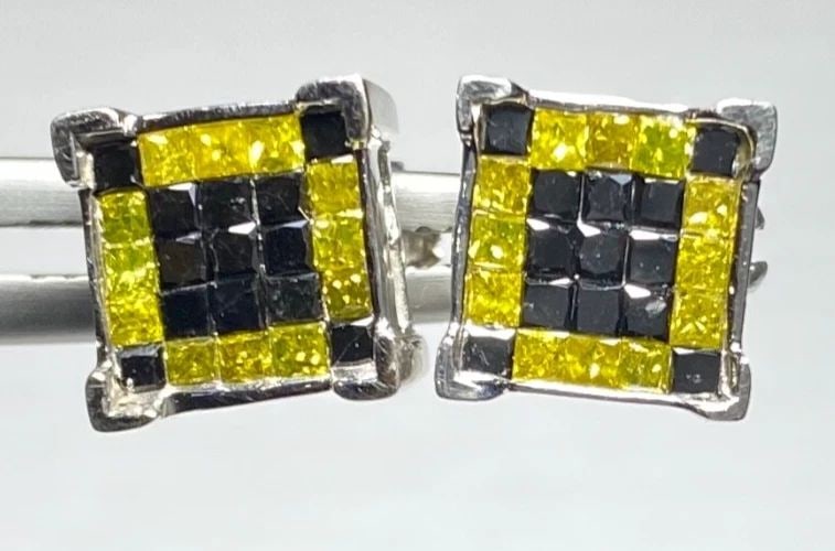 14K WHITE GOLD SQUARE EARRINGS WITH 1.20CTS OF BLACK & YELLOW DIAMONDS 3 GRAMS: 14K WHITE GOLD SQUARE EARRINGS WITH 1.20CTS BLACK AND CANARY YELLOW DIAMONDS 14k White Gold Earrings with 1.20CTS Black and Canary Yellow Diamonds You are bidding on a pre-owned 14k White Gold Earring