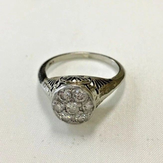 14K WHITE GOLD FILIGREE RING WITH 0.50CTS OF DIAMONDS SIZE: 5.75 2.6G - 2