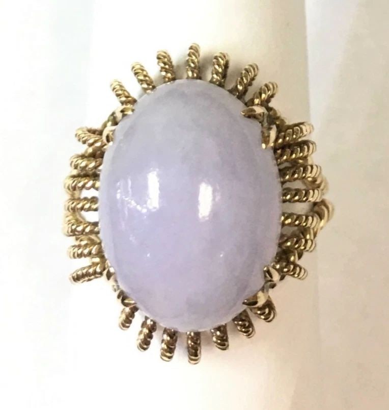 14K YELLOW GOLD RING TWISTED WIRE STYLE, OVAL LAVENDER JADE SIZE: 7 7.2G: 14K YELLOW GOLD RING WITH OVAL LAVENDER JADE STONE (SIZE: 7) 14k Yellow Gold ring with oval Lavender Jade stone You are bidding on a 14k Yellow Gold ring with oval Lavender Jade stone. The ring has be