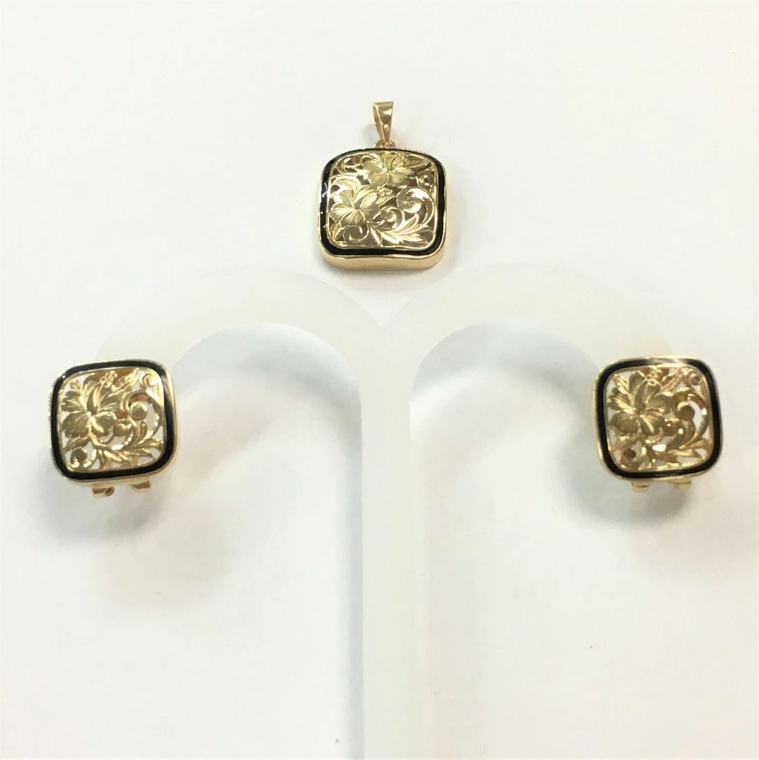 VINTAGE 14K SQUARE FLOWER DESIGN PENDANT AND EARRINGS MATCHING SET (1 of 2)