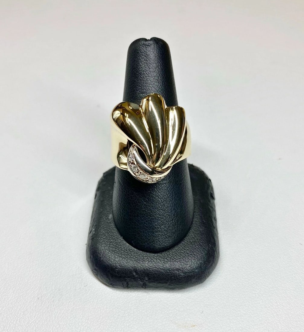 WOMEN'S 14K YELLOW GOLD RING WITH DIAMONDS (SIZE 9) (1 of 2)