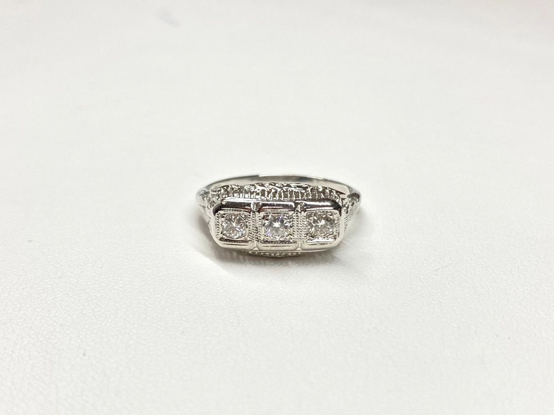 14K WHITE GOLD FILIGREE RING WITH DIAMONDS SIZE: 9.5 (1 of 2)