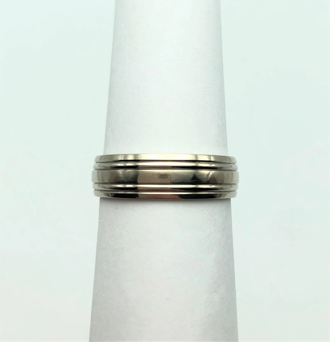 14K WHITE GOLD BENCHMARK RING BAND WITH PARALLEL GROOVES 6.5MM WIDE (SIZE: 12): 14K WHITE GOLD BENCHMARK RING BAND WITH PARALLEL GROOVES 6.5MM WIDE (SIZE: 12) 14k White Gold Benchmark Ring Band with Parallel Grooves You are bidding on a 14k White Gold Benchmark Ring Band with