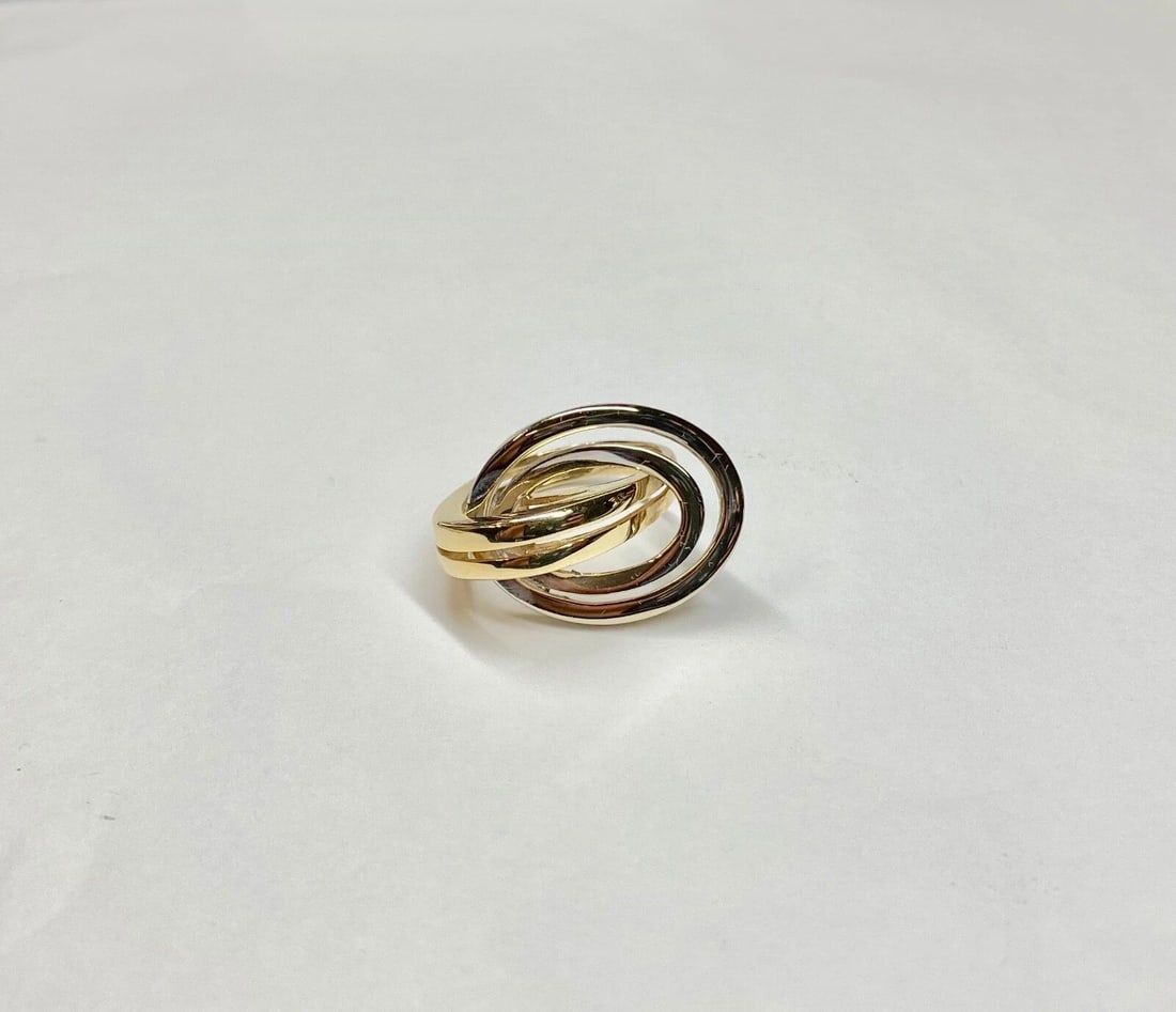 WOMEN'S TWO TONE 14K YELLOW AND WHITE GOLD RING (SIZE 6.5): Women's two tone 14K Yellow and White Gold Ring (Size 6.5) You are bidding on a pre-owned Women's two tone 14K Yellow and White Gold Ring. The ring has scuffs and scratches from normal wear and