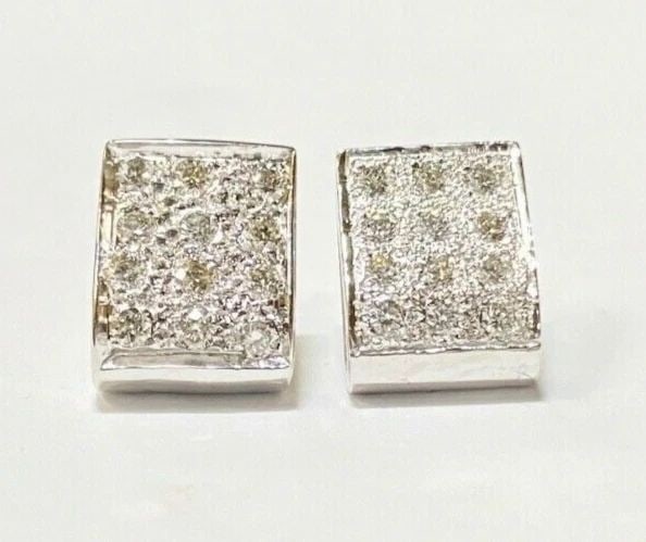 14K WHITE GOLD EARRINGS WITH 0.72CTS OF DIAMONDS 4.5G: 14k White Gold Earrings with 0.72cts of Diamonds You are bidding on a pre-owned 14k White Gold Earrings with 0.72CTS Diamonds. The earrings have minor scuffs and scratches from normal wear and tear, P
