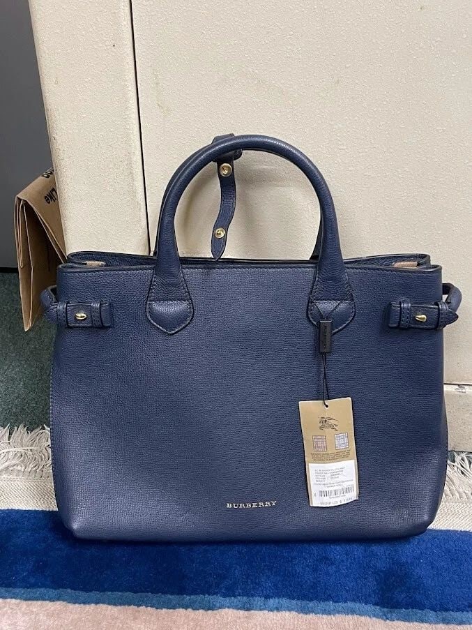 BURBERRY HOUSE CHECK DERBY LEATHER MEDIUM BANNER TOTE BLUE: BURBERRY HOUSE CHECK DERBY LEATHER MEDIUM BANNER TOTE BLUE Burberry House Check Derby Leather Medium Banner Tote Blue You are bidding on a Burberry House Check Derby Leather Medium Banner Tote Blue. T