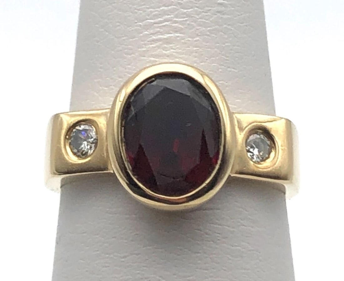 14K GOLD RING WITH CENTER GARNET AND 0.15CTS OF DIAMONDS SIZE: 6.5 5.9G (1 of 2)