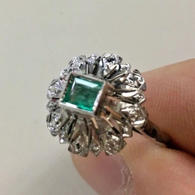 18K WHITE GOLD RING FLORAL STYLE WITH SQUARE EMERALD SIZE 7.5 5.1G (1 of 2)