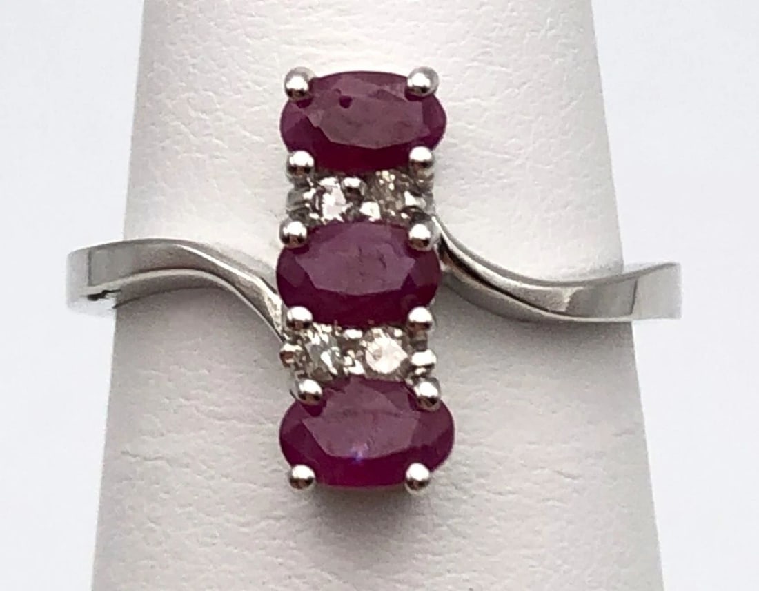 18K WHITE GOLD RING WITH NATURAL RUBIES AND 0.10CTS OF DIAMONDS SIZE: 6.5 (1 of 2)