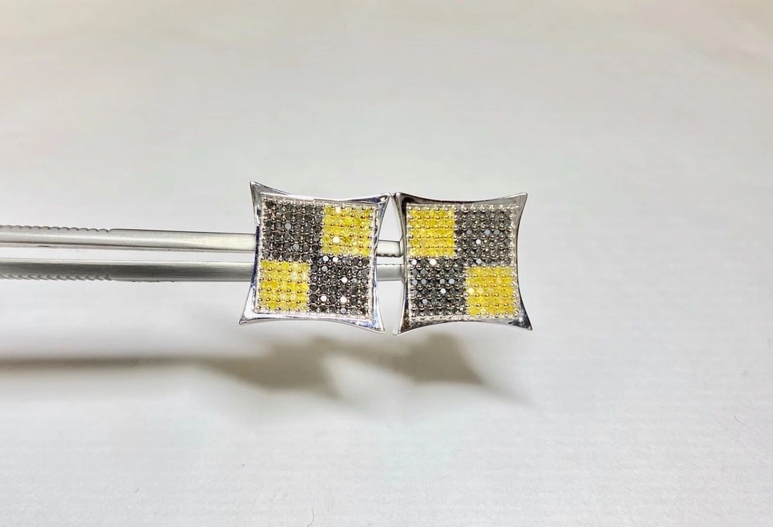10K WHITE GOLD EARRINGS WITH 1CT BLACK AND YELLOW DIAMONDS: 10K WHITE GOLD EARRINGS WITH 1CT BLACK AND YELLOW DIAMONDS 10k White Gold Earrings with 1CT Black and Yellow Diamonds You are bidding on a pre-owned 10k White Gold Earrings with 1CT Black and Yellow D