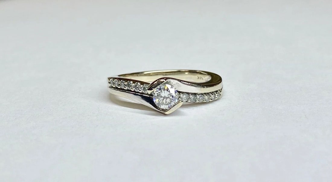 WOMEN'S 14K WHITE GOLD AND DIAMOND RING 0.40CTW (SIZE 6.75) (1 of 2)