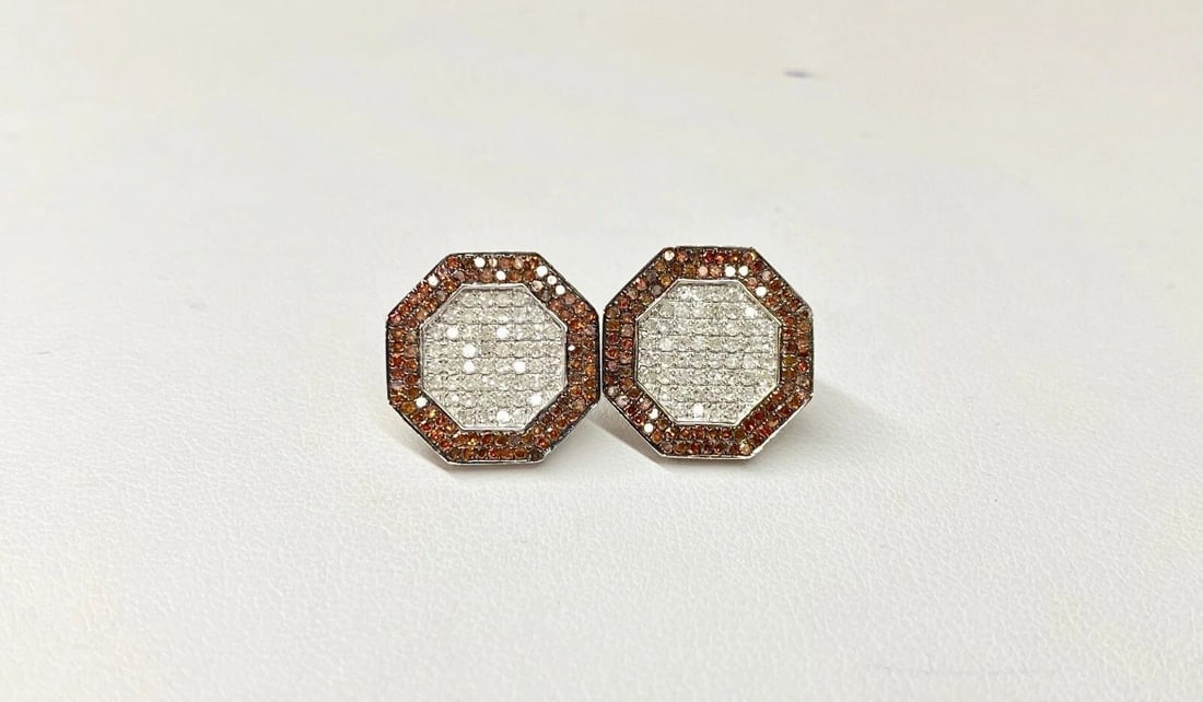 10K WHITE GOLD EARRINGS WITH ORANGE/RED AND WHITE DIAMONDS: 10K WHITE GOLD EARRINGS WITH ORANGE/RED AND WHITE DIAMONDS 10k White Gold Earrings with Orange/Red and White Diamonds You are bidding on a new with defects 10k White Gold Earrings with Orange/Red and