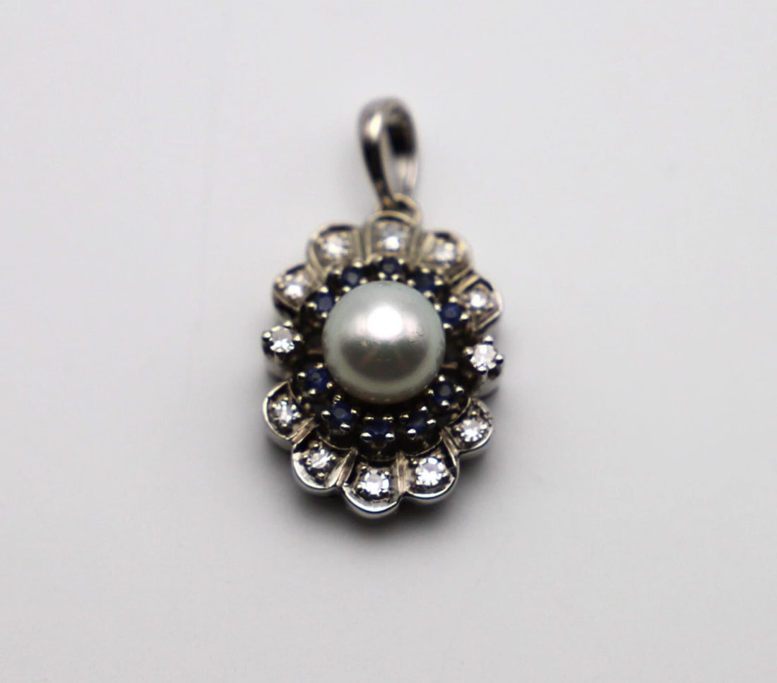 14K WHITE GOLD PENDANT WITH PEARL, NATURAL SAPPHIRE AND 0.33CT DIAMONDS: 14k White Gold Pendant with Pearl, Natural Sapphire and 0.33ct Diamonds You are bidding on a 14k White Gold Pendant with Pearl, Natural Sapphire and 0.33ct Diamonds. The pendant has been fully checked