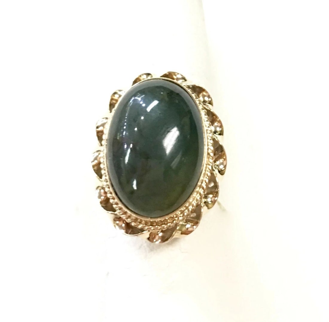 18K YELLOW GOLD RING WITH NEPHRITE JADE STONE (SIZE: 5.5) (1 of 2)