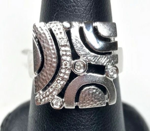 14K WHITE GOLD SQUARE SHAPE RING WITH 0.06CTS OF DIAMONDS SIZE: 6.5 5G (1 of 2)