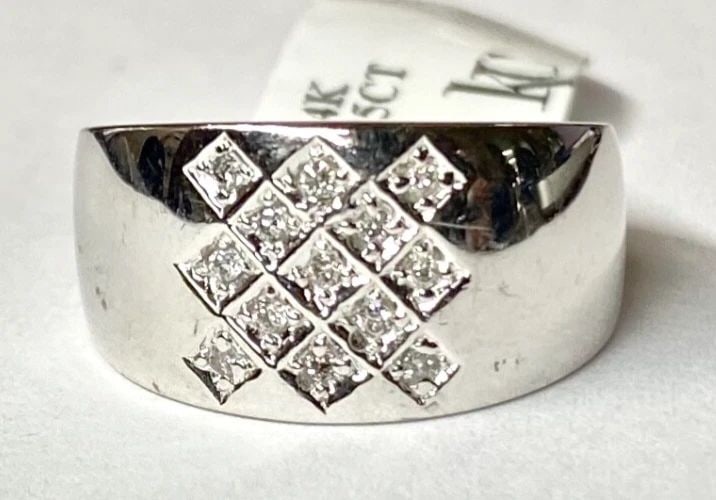 14K WHITE GOLD RING / BAND WITH 0.15CTS OF DIAMONDS SIZE: 6.75 5.2G (1 of 2)
