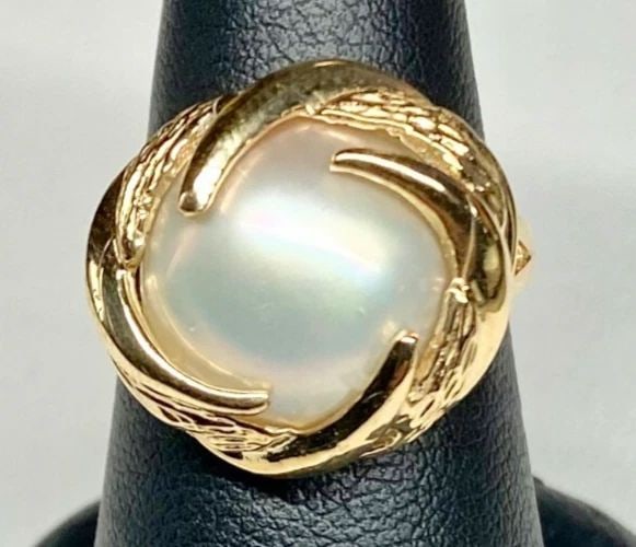 14K YELLOW GOLD RING CENTER SWIRL SETTING AND MABE PEARL SIZE: 6.5 6 GRAMS (1 of 2)